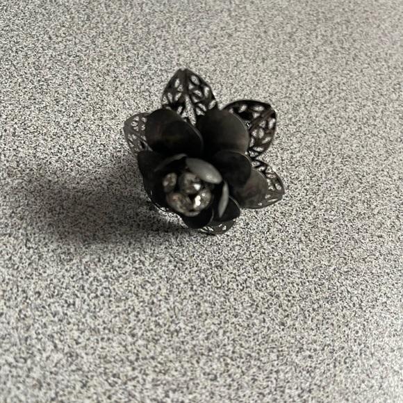 Vintage Black & Dark Silver Toned Flower Stretch Ring - Picture 4 of 7